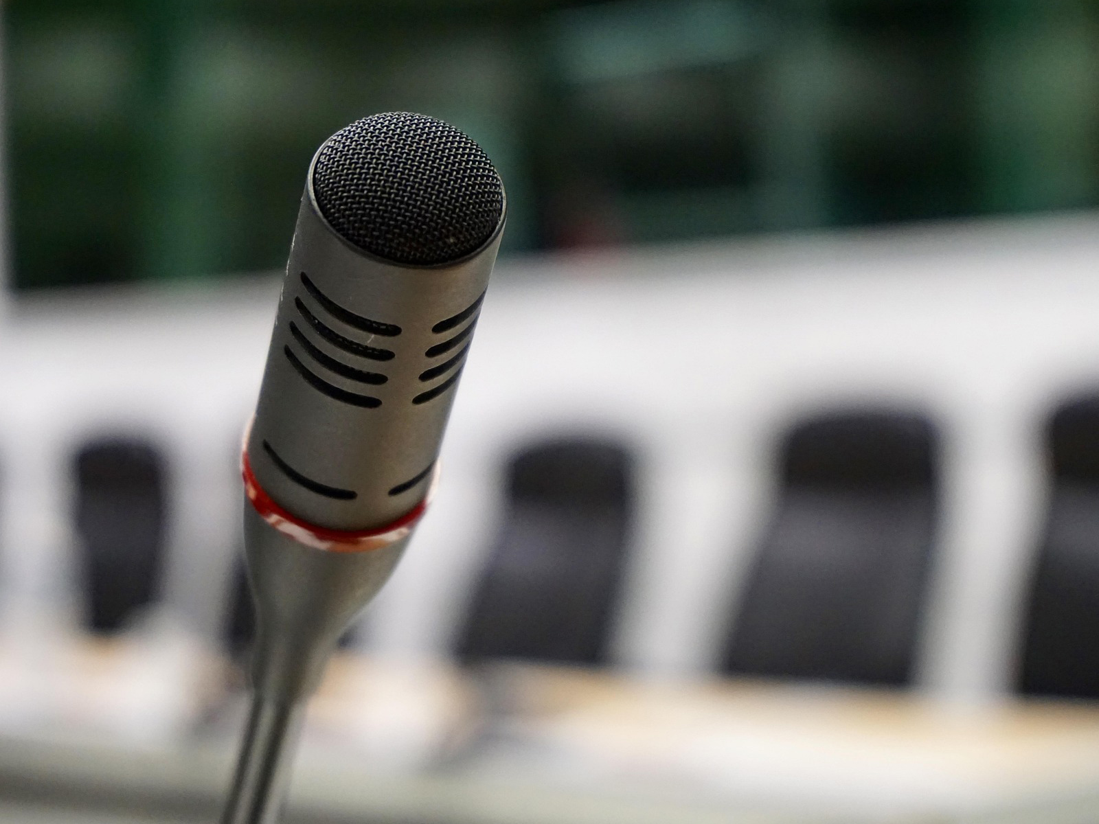 microphone-704257_1920